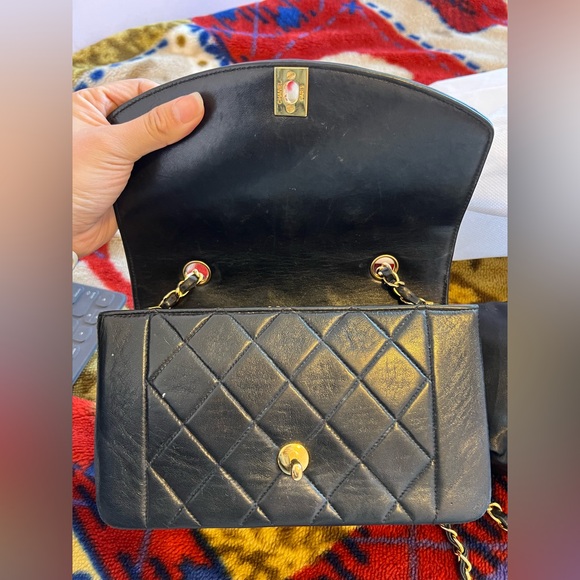 Vintage Chanel Small Diana Lambskin Handbag - Picture 8 of 16